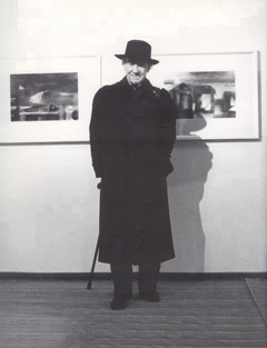 Heribert Losert bei seiner Ausstellung im Kulturzentrum