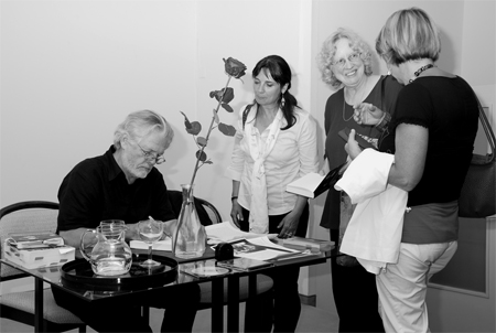 Veranstaltung am 18.6.2009 Hansgeorg Hermann beim Signieren